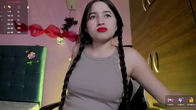 Snapshot of Sophie_spencer1 chatting on December 18, 1:15 am Sophie spencer1 online show from December 18, 1:15 am