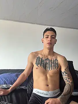 Snapshot of aliensexy chatting on June 7, 7:50 pm aliensexy online show from June 7, 7:50 pm