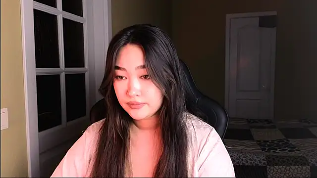 Snapshot of Erica_Wayne chatting on February 4, 11:49 am Erica Wayne online show from February 4, 11:49 am