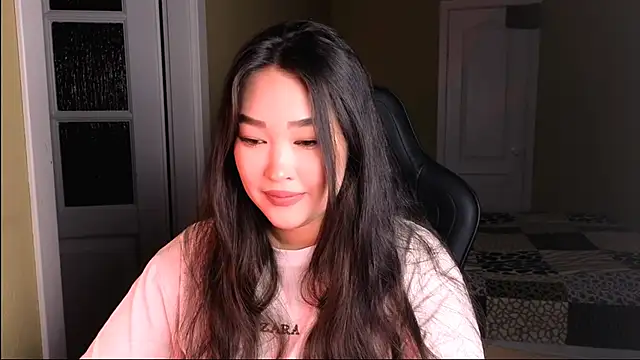 Snapshot of Erica_Wayne chatting on February 8, 1:44 pm Erica Wayne online show from February 8, 1:44 pm