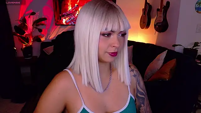 Snapshot of pandorabeker chatting on April 7, 2:01 am pandorabeker online show from April 7, 2:01 am