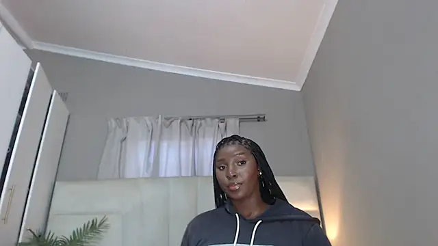 naughtyblackdolie online show from May 7, 12:21 pm