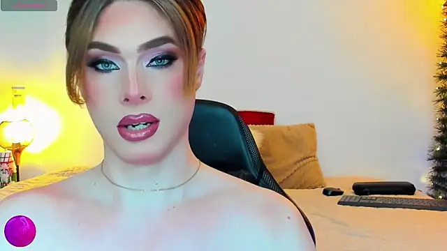 Snapshot of mike_blossom chatting on December 22, 2:25 pm mike blossom online show from December 22, 2:25 pm