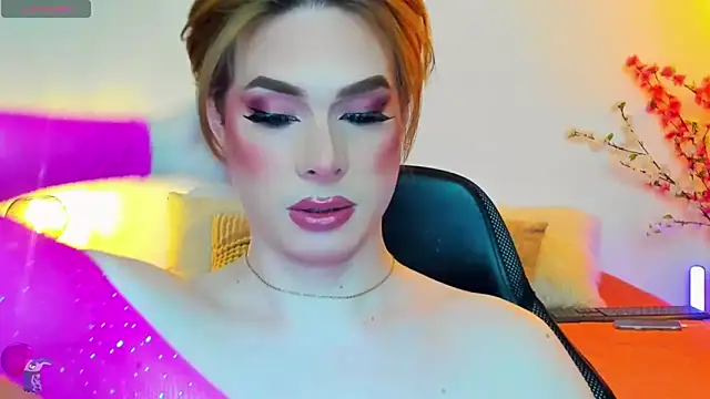 Snapshot of mike_blossom chatting on February 10, 2:10 pm mike blossom online show from February 10, 2:10 pm