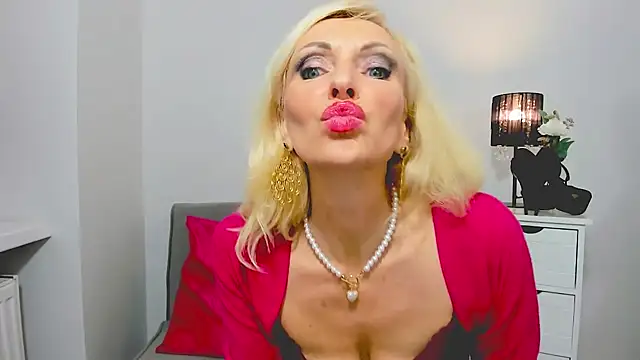 CrystalHotty online show from January 8, 1:11 am