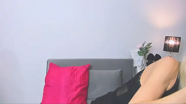 CrystalHotty online show from January 8, 4:22 pm