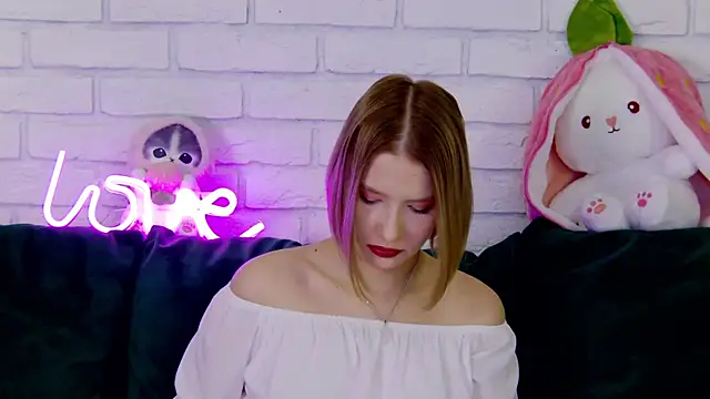 LiliLinn online show from March 4, 5:00 am