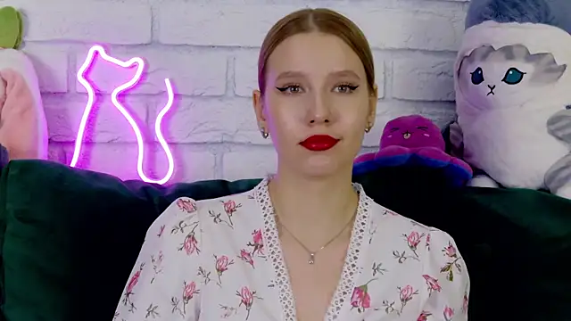 LiliLinn online show from March 12, 2:45 pm