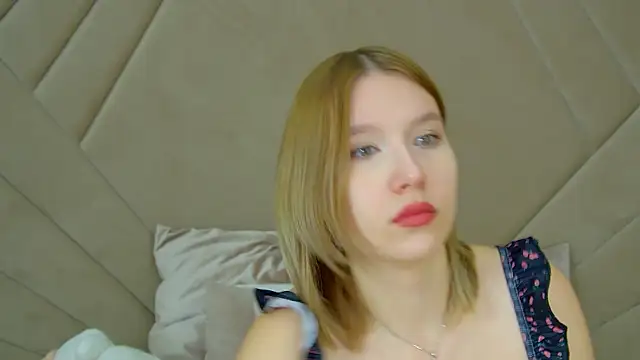 LiliLinn online show from October 18, 4:26 am