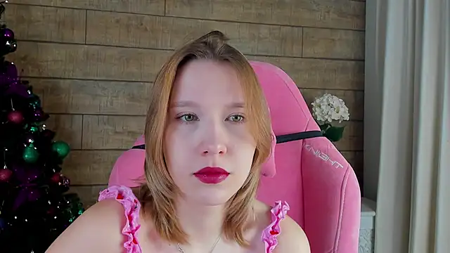 LiliLinn online show from December 20, 4:41 am