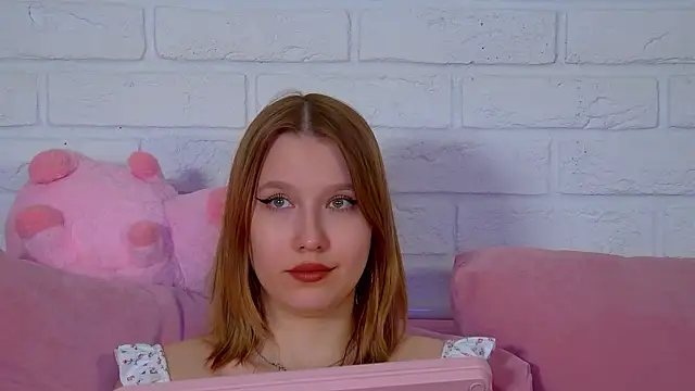 LiliLinn online show from May 11, 2:45 pm