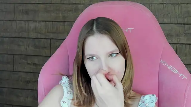 LiliLinn online show from May 18, 4:29 am