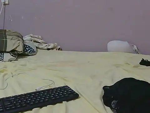 Snapshot of pretty_dimplegirl chatting on December 19, 1:51 pm pretty dimplegirl online show from December 19, 1:51 pm