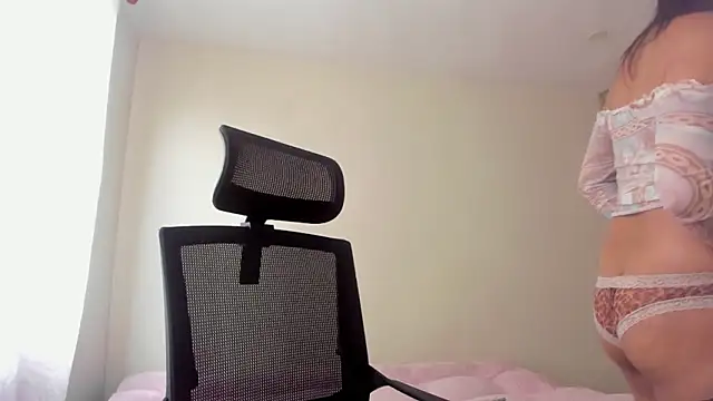 Sweetdreamses  online show from March 12, 2:01 pm