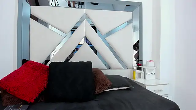 katherineFostel online show from November 18, 6:01 pm