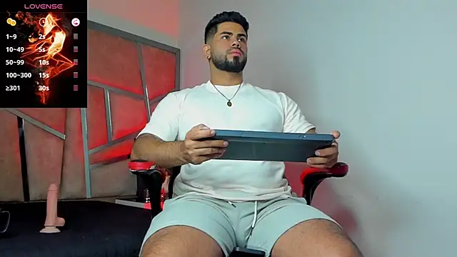 Snapshot of noah_crux chatting on December 12, 12:44 pm noah crux online show from December 12, 12:44 pm
