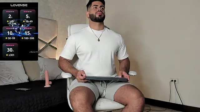 Snapshot of noah_crux chatting on February 2, 12:57 pm noah crux online show from February 2, 12:57 pm