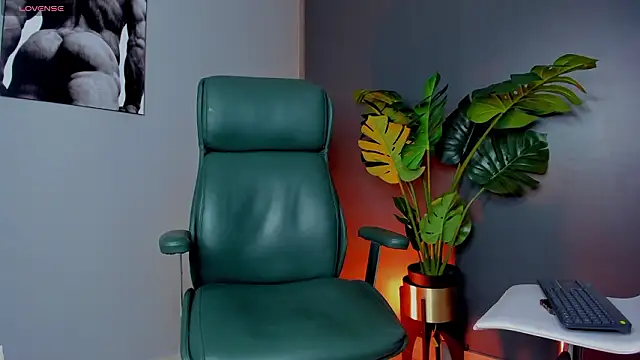 Snapshot of noah_crux chatting on March 29, 2:11 am noah crux online show from March 29, 2:11 am