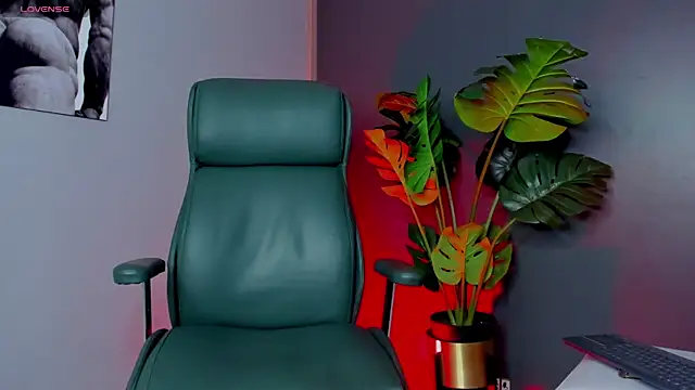 Snapshot of noah_crux chatting on March 30, 2:34 am noah crux online show from March 30, 2:34 am