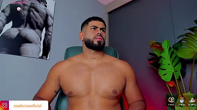 Snapshot of noah_crux chatting on April 8, 3:06 am noah crux online show from April 8, 3:06 am