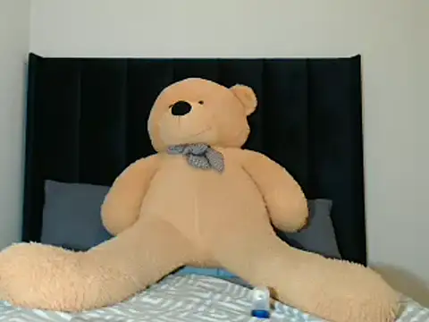 Sarafinagoddess online show from March 4, 5:45 pm