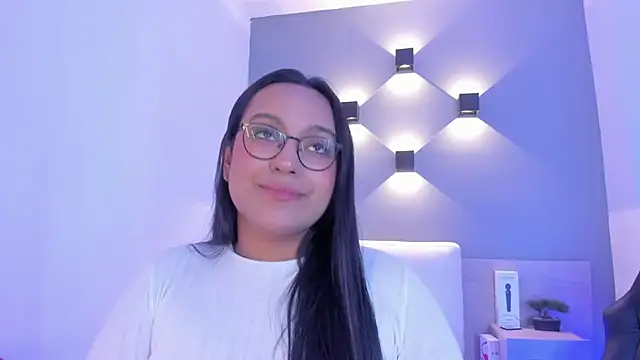 Snapshot of ellamontoya chatting on December 27, 4:15 am ellamontoya online show from December 27, 4:15 am