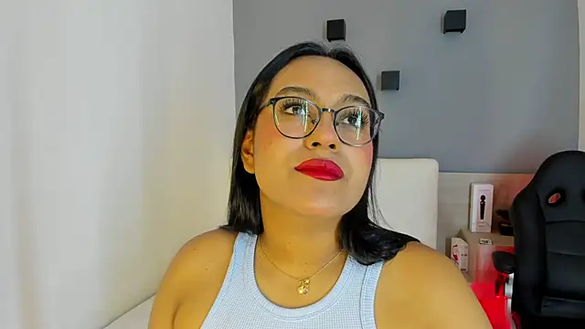 Snapshot of ellamontoya chatting on January 4, 4:12 am ellamontoya online show from January 4, 4:12 am