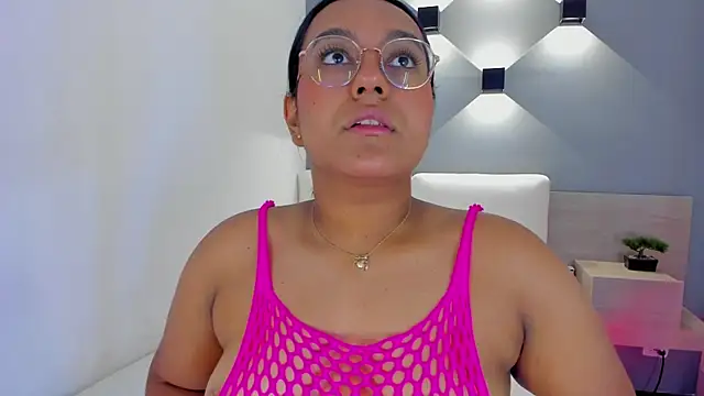 Snapshot of ellamontoya chatting on February 13, 4:22 am ellamontoya online show from February 13, 4:22 am