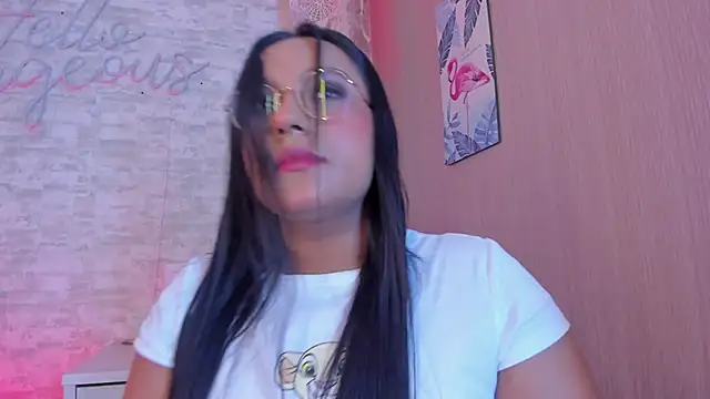 Snapshot of ellamontoya chatting on February 23, 4:17 am ellamontoya online show from February 23, 4:17 am