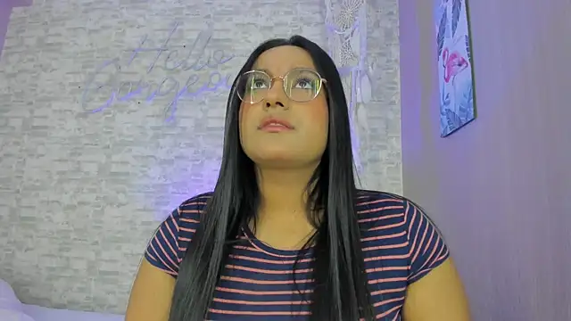 Snapshot of ellamontoya chatting on March 21, 4:39 am ellamontoya online show from March 21, 4:39 am