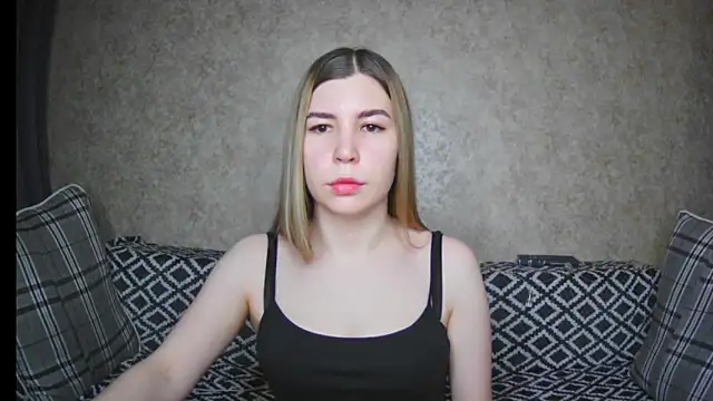 ElllaNuar online show from December 12, 1:21 am