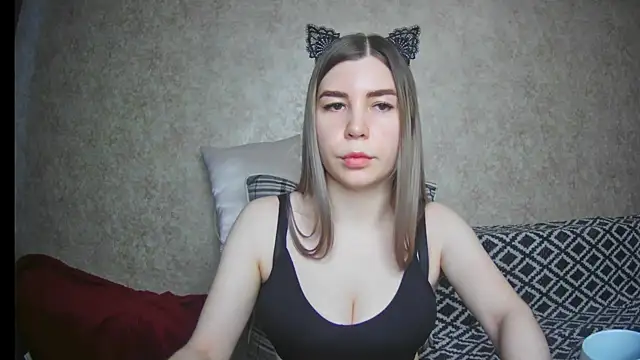 ElllaNuar online show from February 13, 4:22 am