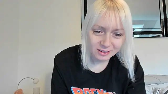 Snapshot of BetterThanYourEx69 chatting on January 8, 11:01 am BetterThanYourEx69 online show from January 8, 11:01 am