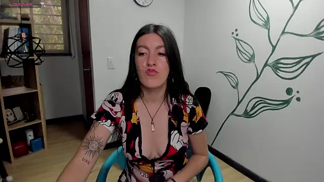 LiaCooper  online show from December 13, 6:27 pm