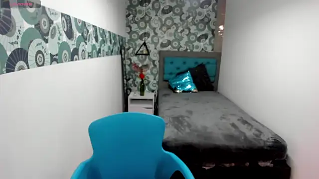 LiaCooper  online show from February 4, 5:55 pm