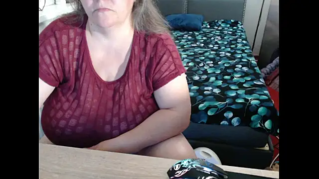 Snapshot of Sweetboobs chatting on September 29, 7:30 pm Sweetboobs online show from September 29, 7:30 pm