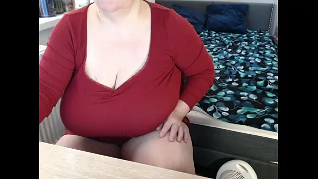 Snapshot of Sweetboobs chatting on February 22, 9:30 am Sweetboobs online show from February 22, 9:30 am