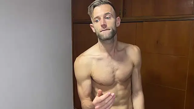 aquilesmade online show from December 14, 3:04 pm