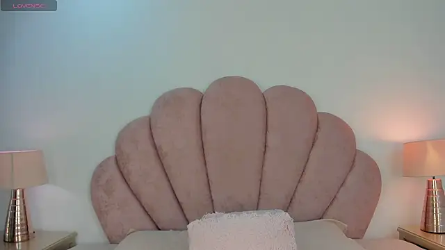 Snapshot of Nicole_Paradise chatting on December 31, 12:57 pm Nicole Paradise online show from December 31, 12:57 pm