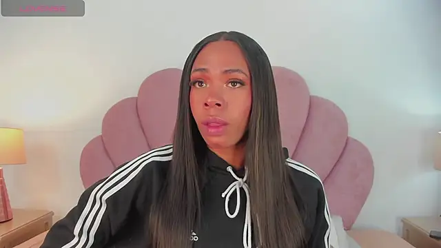 Snapshot of Nicole_Paradise chatting on February 15, 1:05 pm Nicole Paradise online show from February 15, 1:05 pm