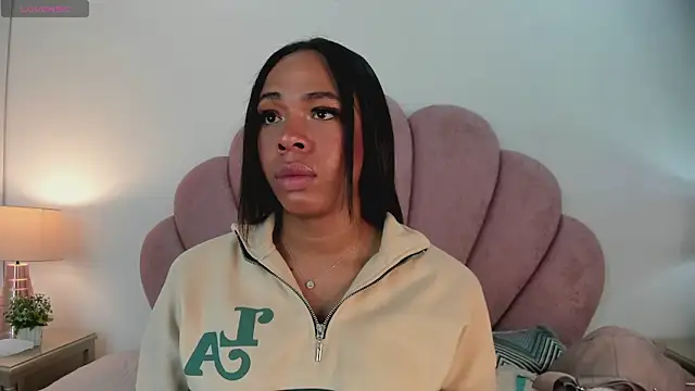 Snapshot of Nicole_Paradise chatting on March 21, 12:50 pm Nicole Paradise online show from March 21, 12:50 pm