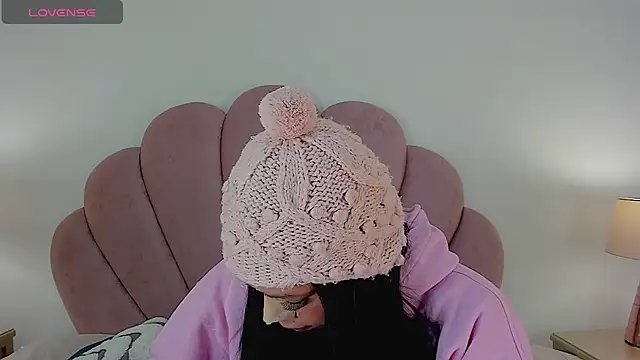 Snapshot of Nicole_Paradise chatting on October 9, 12:25 pm Nicole Paradise online show from October 9, 12:25 pm