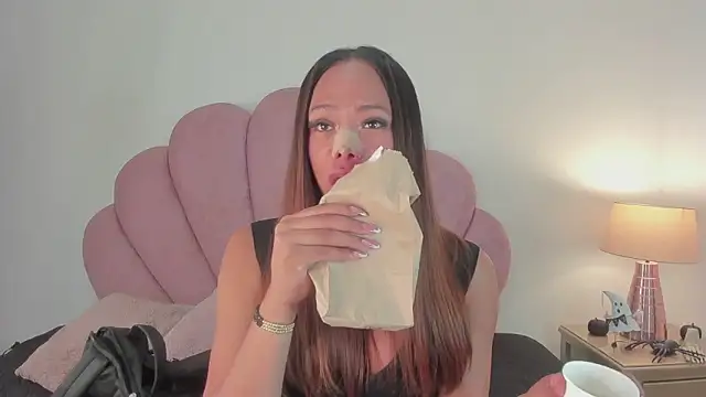 Snapshot of Nicole_Paradise chatting on October 27, 2:43 pm Nicole Paradise online show from October 27, 2:43 pm