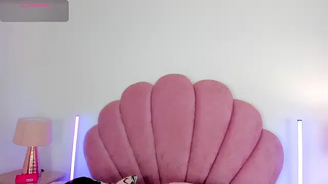 Nicole Paradise online show from April 29, 2:54 pm