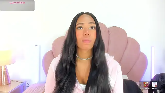 Nicole Paradise online show from May 6, 12:43 pm