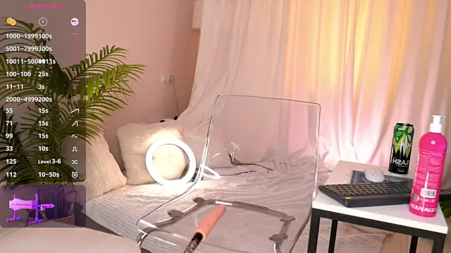 Snapshot of Sexydoll112 chatting on April 19, 1:27 am Sexydoll112 online show from April 19, 1:27 am