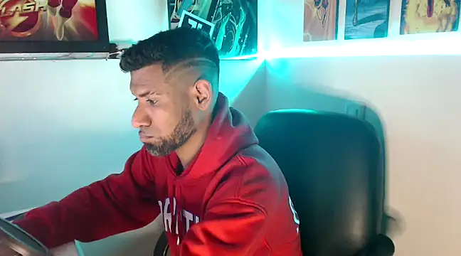 Snapshot of Enriblack92 chatting on December 3, 12:13 am Enriblack92 online show from December 3, 12:13 am