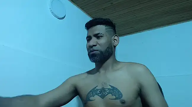 Snapshot of Enriblack92 chatting on December 14, 10:28 pm Enriblack92 online show from December 14, 10:28 pm