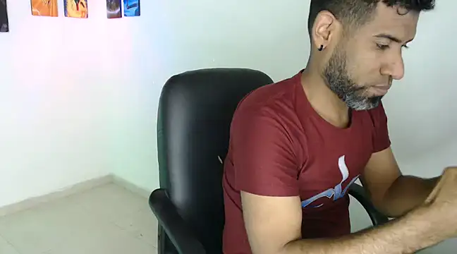 Snapshot of Enriblack92 chatting on December 23, 10:44 pm Enriblack92 online show from December 23, 10:44 pm