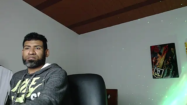 Snapshot of Enriblack92 chatting on December 28, 7:33 pm Enriblack92 online show from December 28, 7:33 pm